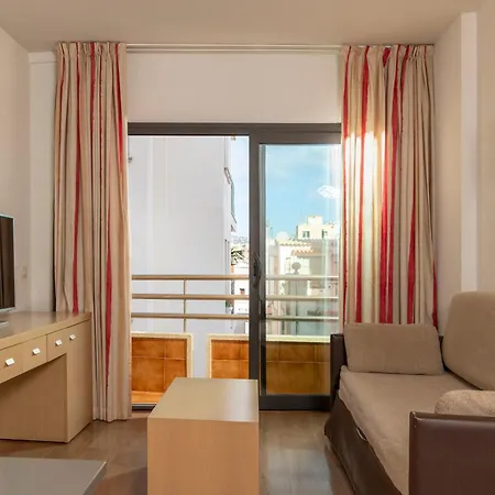 Almirall Apartmán *