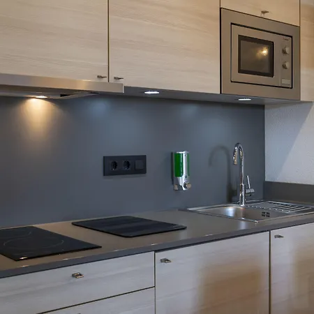 Almirall Apartmán *