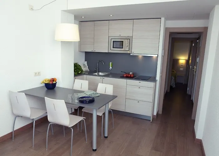 알미랄 아파트먼트 *