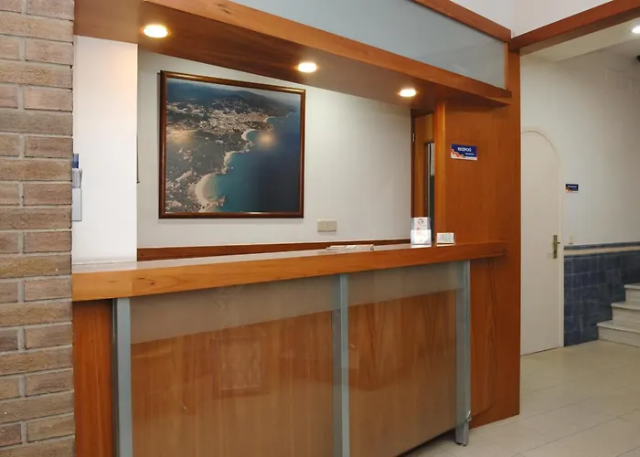 알미랄 아파트먼트