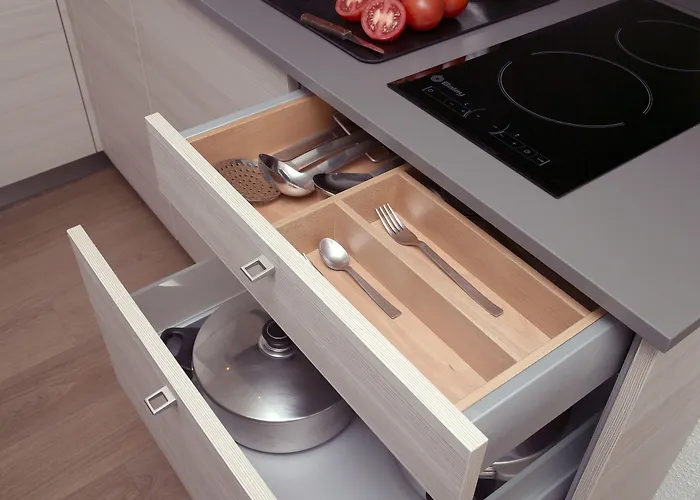 아파트 알미랄 아파트먼트 *