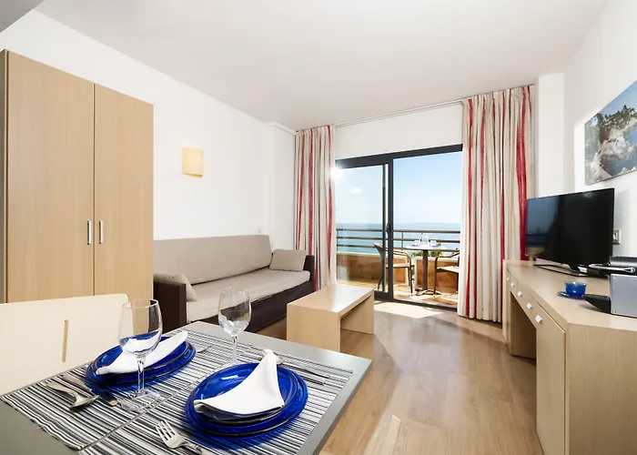 아파트 알미랄 아파트먼트 료렛 드 마르