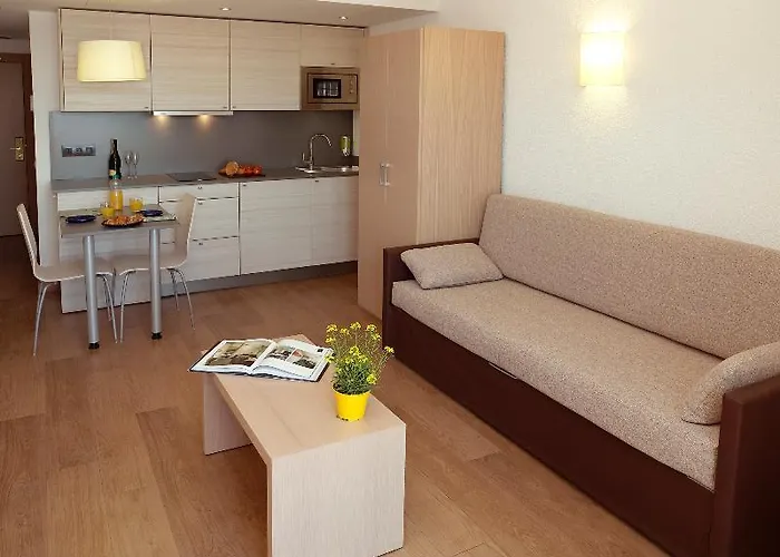 알미랄 아파트먼트 *